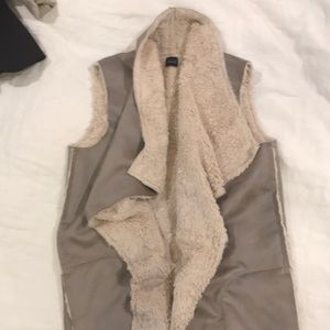 So cozy and stylish, vest!